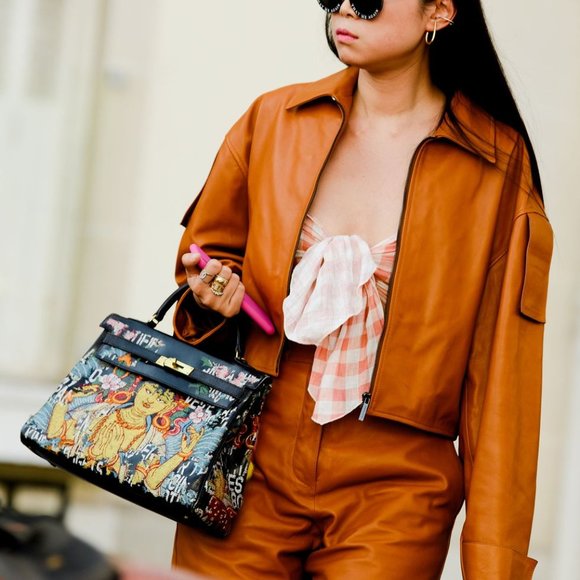 The Art of the Scarf - A Little Inspiration for Wearing the Perfect Accessory - Picture 16 of 16